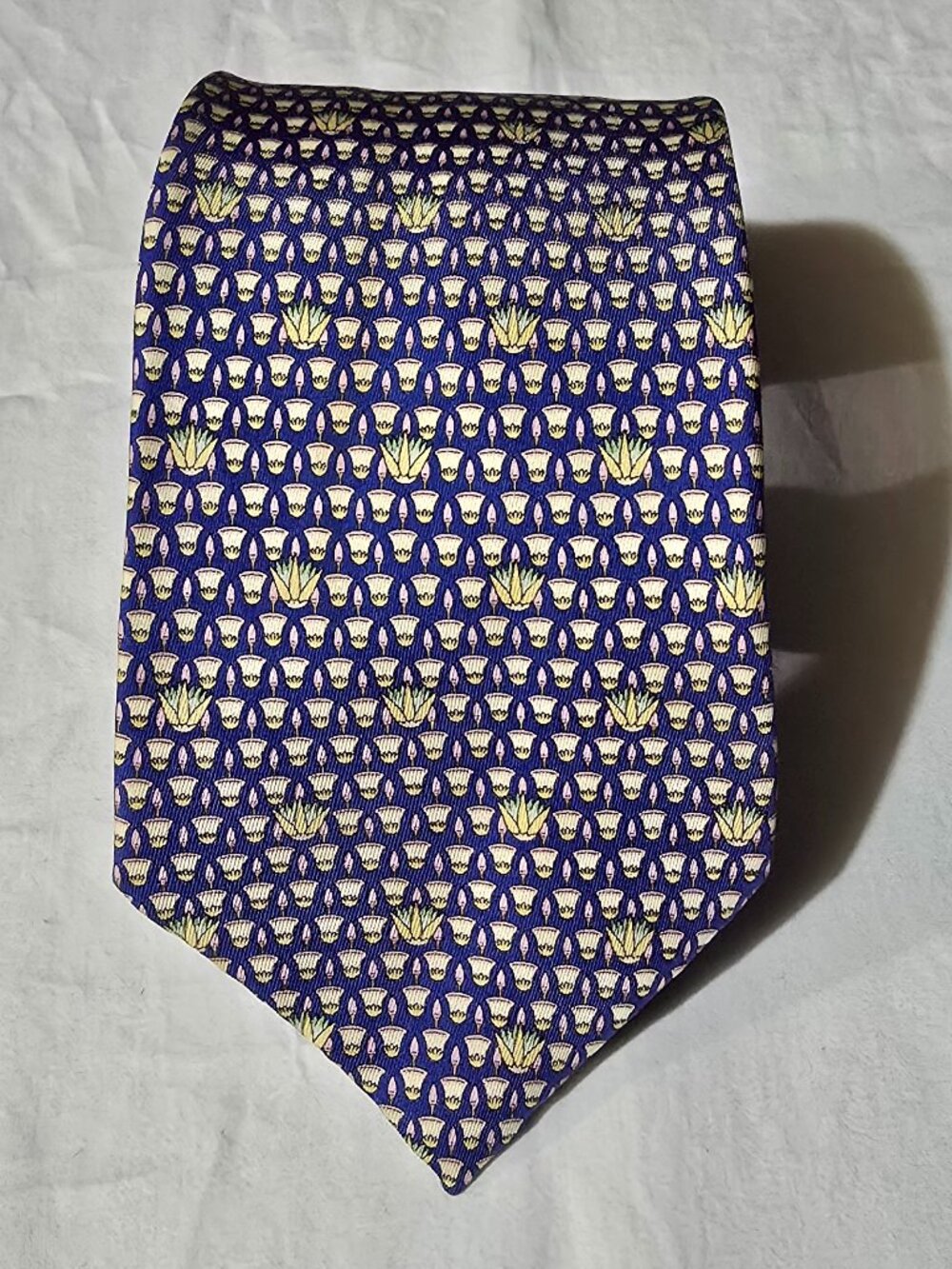 Thomas Pink PINK Made in England 100% Silk Necktie -Blue Lotus Bulb Flower